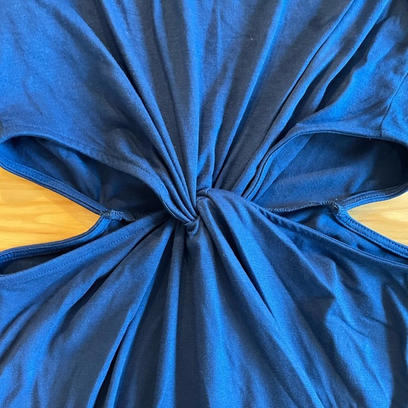 Long dress with cutouts - Picture 2 of 5